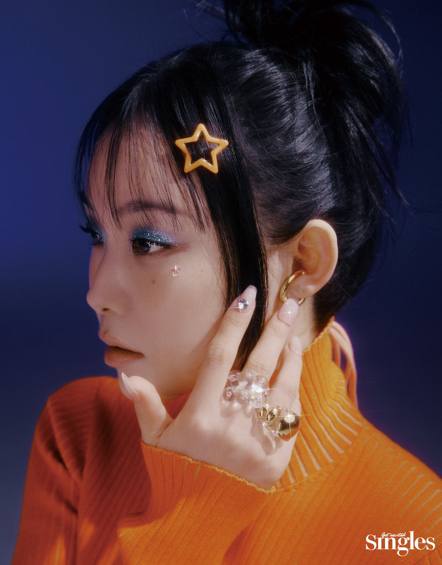 빌리 수현이 렌즈미의 리얼핏 홍채 핑크를 착용하고 촬영한 싱글즈 화보